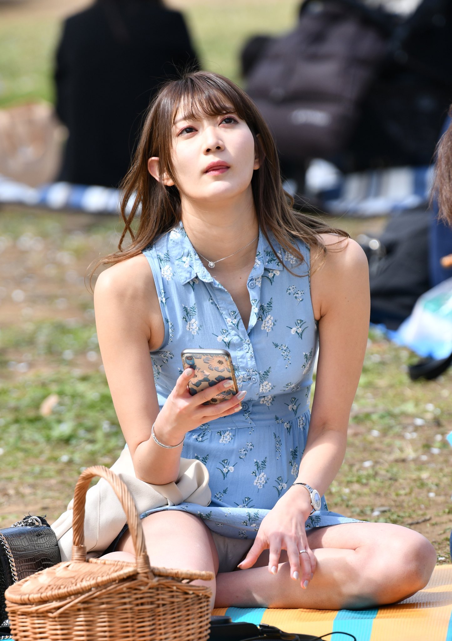 花見 パンチラ  / X