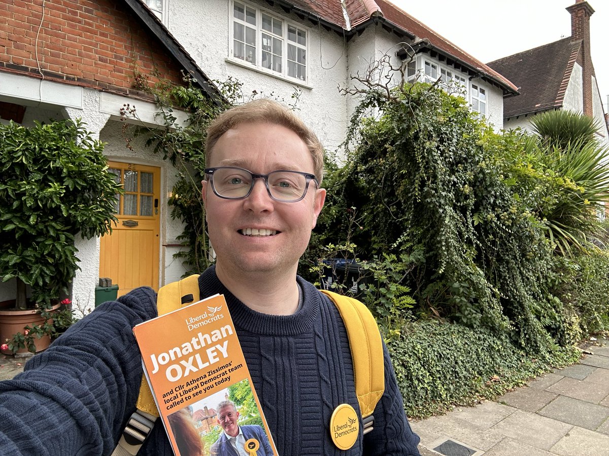 DavidWatsonLD's tweet image. Great to join @CllrGaryMalcolm and the @EalingLD team at the weekend campaigning to elect Jonathan Oxley as Hanger Hill councillor.

#VoteLibdem