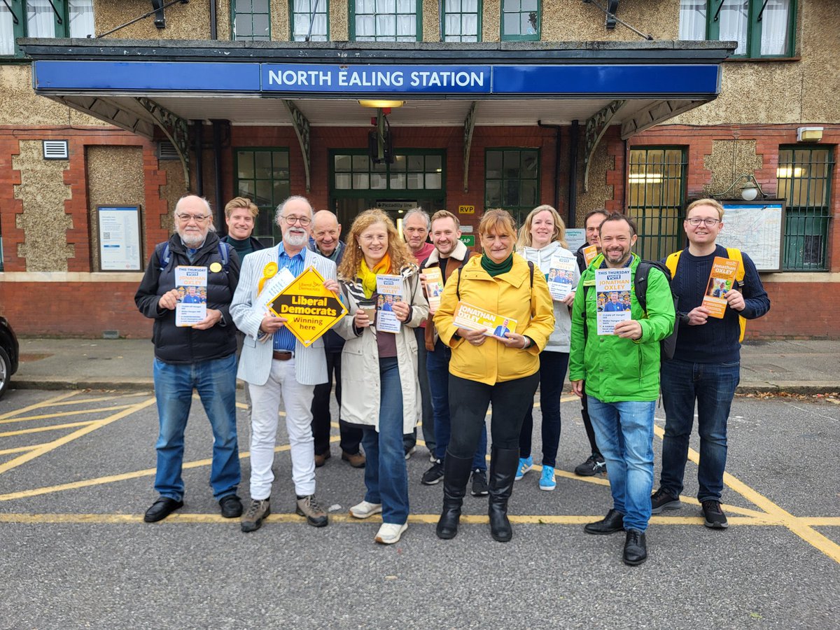DavidWatsonLD's tweet image. Great to join @CllrGaryMalcolm and the @EalingLD team at the weekend campaigning to elect Jonathan Oxley as Hanger Hill councillor.

#VoteLibdem