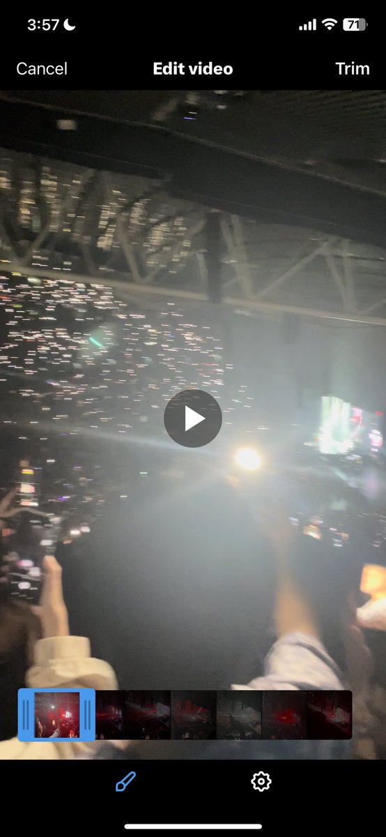 GeeSandy21's tweet photo. Shout out sa nasa harap ko. Puro flash nalang ng phone nya yung videos ko Haha
Ok lang din sana pero buong concert nakaka conscious na baka puro mukha ko na nasa videos nya haha.
#GutsTourinManila
#GUTSinManila https://t.co/OTHLnEwHrx