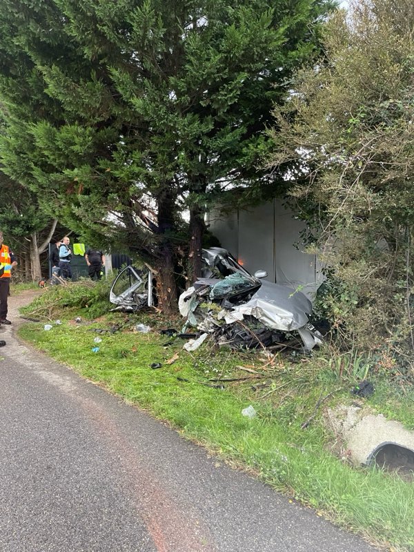 Gendarmerie_026's tweet photo. #SécuritéRoutière. Les gendarmes de la #Drôme multiplient les opérations de prévention, de contrôles, de verbalisations. Retirent des permis, des voitures...La vitesse, elle, se contente souvent de retirer simplement... la vie. Encore 2 graves accidents ce matin. Stop 🤬❗️ https://t.co/Fess85RjIs