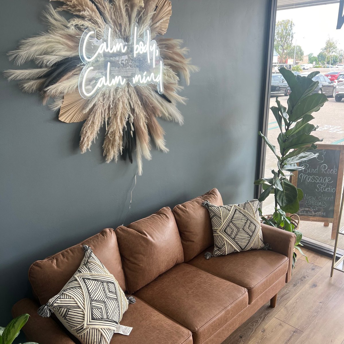 BirdRockMassage's tweet photo. Have you checked out our Clairemont location yet? 🌟

We're excited to welcome you to our beautiful space designed for ultimate relaxation.

Come experience our calming atmosphere and dedicated team ready to help you unwind. https://t.co/nGgk4luNJa
