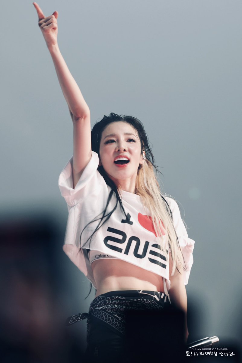 ohmygoddessDARA's tweet photo. WELCOME BACK 2NE1 다라 #산다라 #산다라박 #dara https://t.co/qO40nWhFlQ