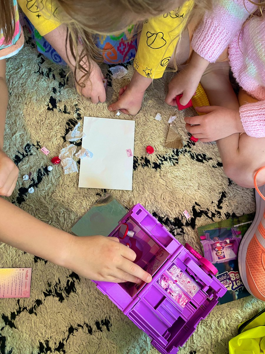 She and Hem tweet media