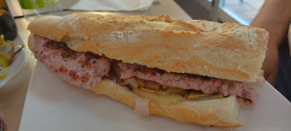 ¡Buenos días! Inauguramos el mes de octubre con una propuesta nueva para #esmorçar 🆕.

Nos vamos al barrio de #Campanar , concretamente al Bar Restaurante Serranía Campanar (Calle Gaudencia Torres, 15).

Esperamos que os guste 😋
