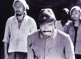 일본 제국주의를 비판하는 영화들에서 악질 일본인역 하는 일본 배우들 존경함. 제일 기억에 남는 건 중국 영화 <귀신이 온다>(2000)에 나온 이 분....