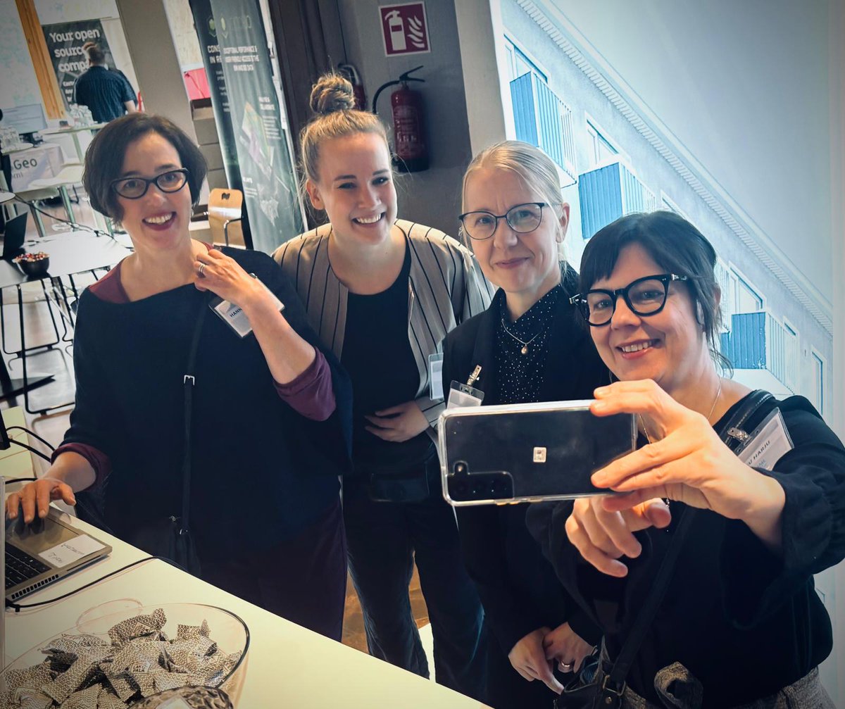 <a href="/GeoforumSummit/">GeoForum Summit</a> on lähtenyt iloisesti käyntiin. Meidän messuosasto on valmiina palvelemaan. Tervetuloa juttelemaan!
#GeoForumSummit #Kartat #Paikkatieto #MMLtapahtumat
