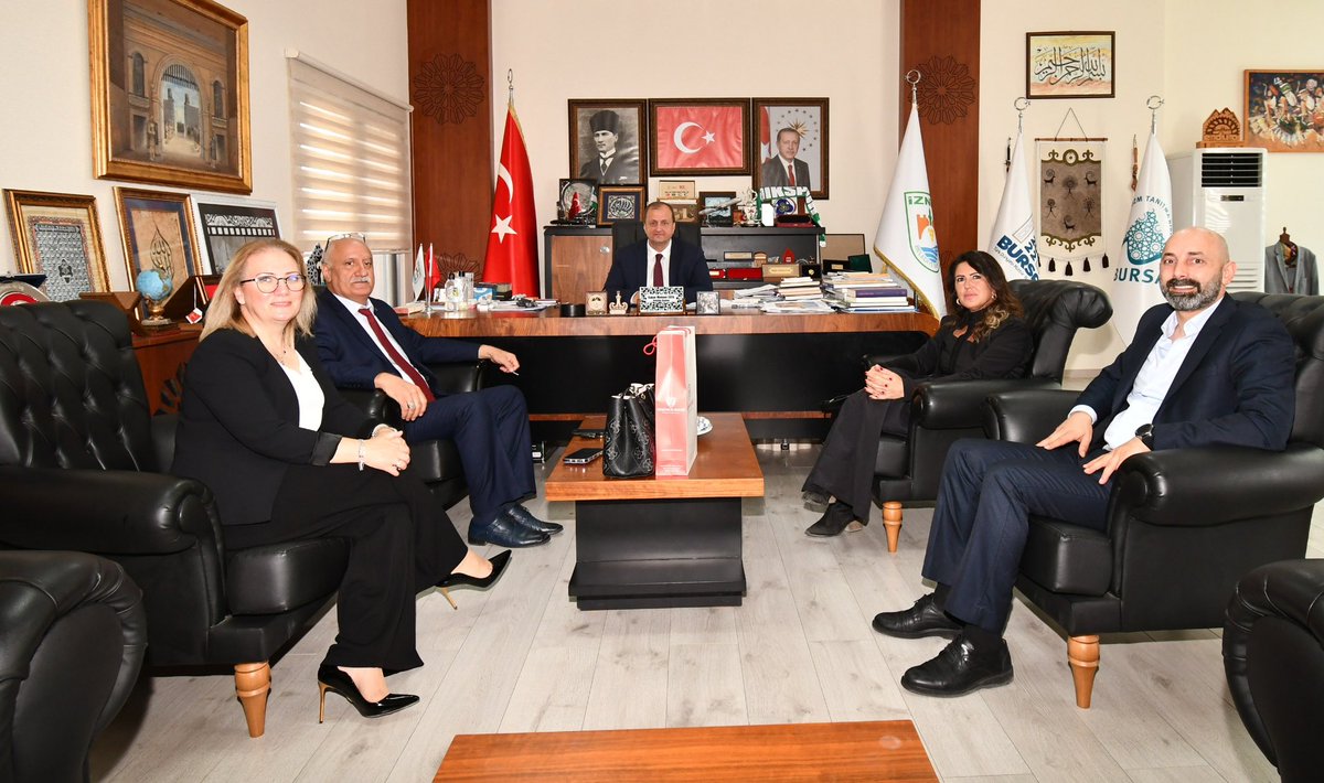 Düşünür Koleji Kampüs Müdürü Yaşar Buyruk, Anaokulu Koordinatörü Eylem Babi ve Kurumsal İletişim Muhasebe Sorumlusu Yonca Alemdar’a nazik ziyaretlerinden dolayı teşekkür ediyorum.