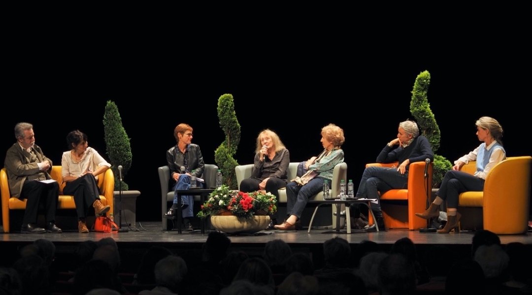 UfrLSHLeHavre (@ufrlshlehavre) on Twitter photo C'était ce samedi à Yvetot : "Annie Ernaux et les historiennes et les historiens". Une rencontre organisée par Carole Christen, professeure d'histoire contemporaine à <a href="/Univ_LeHavre/">Université Le Havre Normandie</a>, et Anne-Marie Cheny, maîtresse de conférences en histoire moderne à <a href="/univrouen/">Université de Rouen Normandie</a> C'était ce samedi à Yvetot : "Annie Ernaux et les historiennes et les historiens". Une rencontre organisée par Carole Christen, professeure d'histoire contemporaine à <a href="/Univ_LeHavre/">Université Le Havre Normandie</a>, et Anne-Marie Cheny, maîtresse de conférences en histoire moderne à <a href="/univrouen/">Université de Rouen Normandie</a>