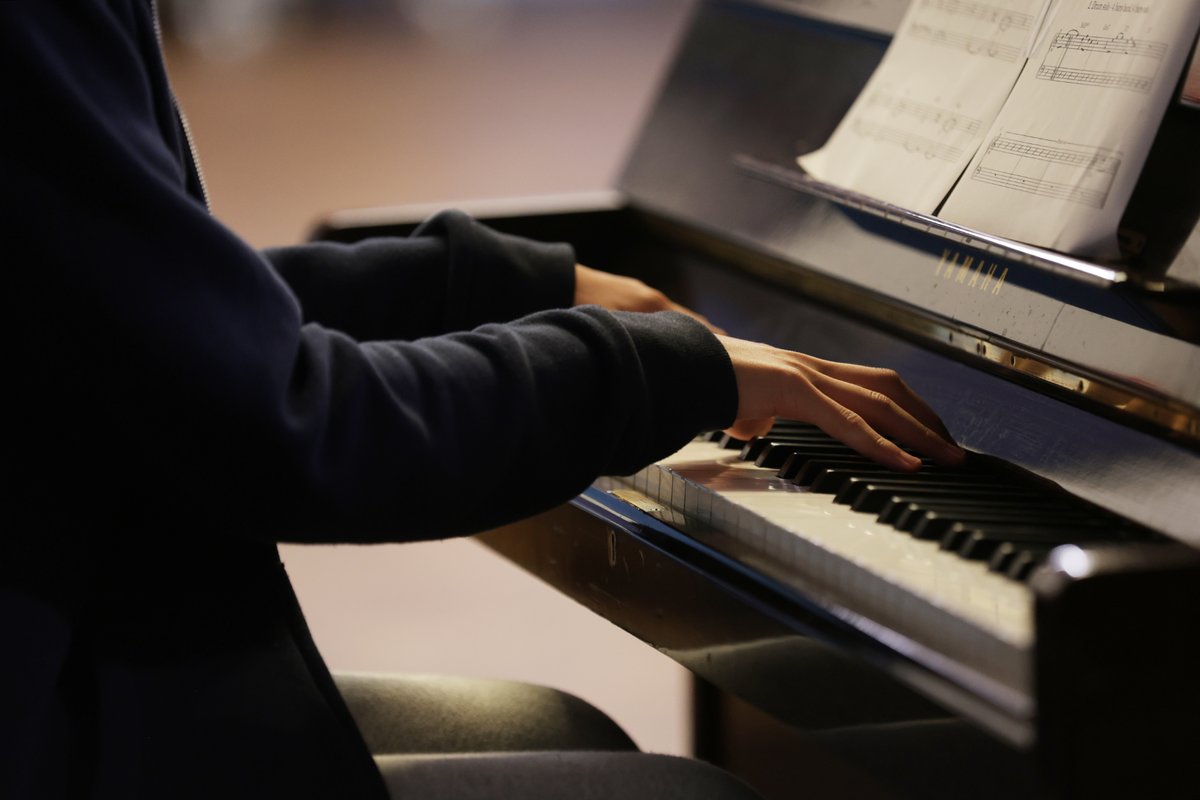 It's amazing how our brains retain skills from long ago! Even after years, muscle memory can bring back those old tunes. Have you picked up an instrument or skill after a long break? Share your experience!
#MusicEd