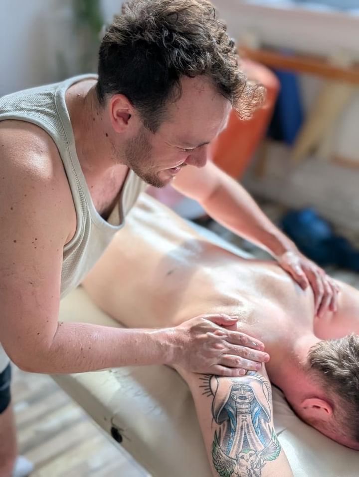 Competition Time! 

Win a free service from Evan Garrett Queer Wellness. This includes:

* Massage 
* Pilates Session 
* Guided Stretch 
* Online Personal Training
* Private Dance Class 

Just Like and RT to be entered. 

Winner will be chosen at random on Friday 11th October