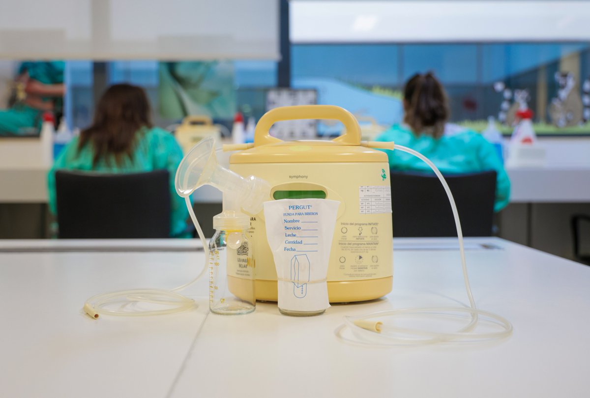HospitalLaFe's tweet photo. 🤱#Neonatología y #Obstetricia favorecen la #lactanciamaterna con información, apoyo y educación a las familias, y favorecen la extracción manual de calostro, la extracción precoz y frecuente, el uso de las Salas de Lactancia y el fomento del método canguro

#SMLM

@joseluis_pa https://t.co/Yaq89cmP8j