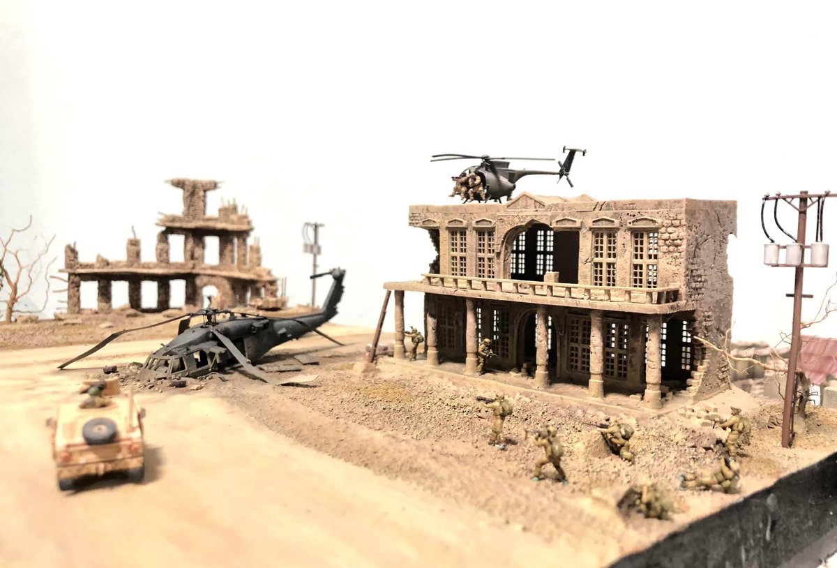 PTigerair2's tweet photo. Black Hawk Down scene in 1/144 scale #144スケモ #144scale https://t.co/tmC8MqwxP3
