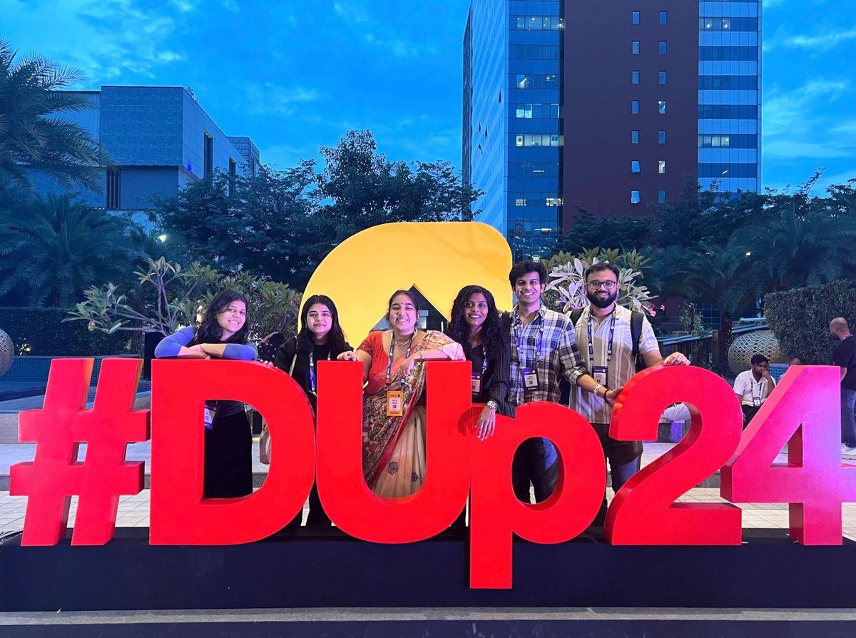 RevisualLabs's tweet image. 1 year later, team Revisual Labs has finally met in-person! ♥️

We attended #DesignUp conference 2024, immersing ourselves in conversations about craft, emerging trends, and career growth, while also (truly) enjoying each other's company.