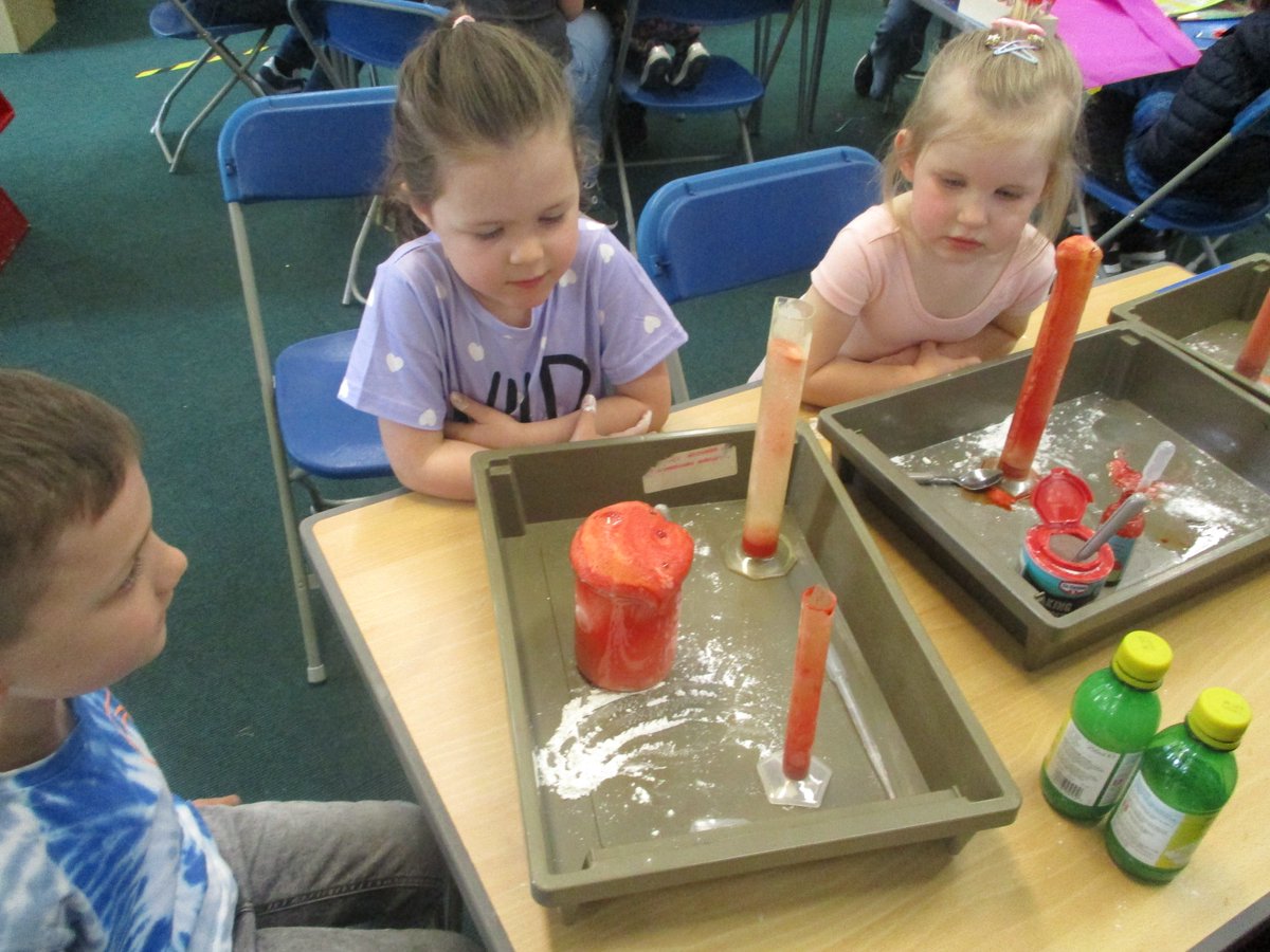 LancsLibraries's tweet image. Great fun at #RawtenstallLibrary Fun palace
Chemical reactions, henna painting, a look around a fire engine, and lego robotics!
@FunPalaces