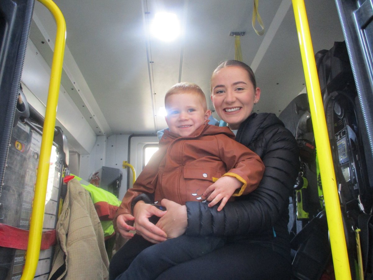 LancsLibraries's tweet image. Great fun at #RawtenstallLibrary Fun palace
Chemical reactions, henna painting, a look around a fire engine, and lego robotics!
@FunPalaces