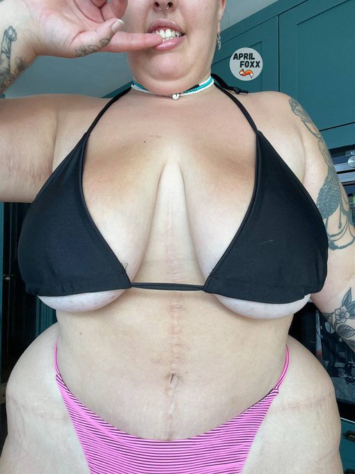 Do I need a bigger bikini? ? https://t.co/XNC0NKfkzy