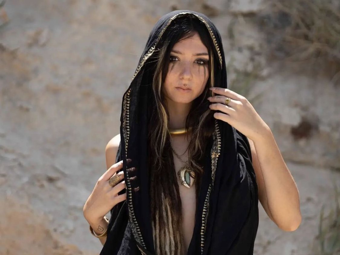 Shani louk, vor einem Jahr brutal ermordet. Sie kam aus unserem land, sie wollte nur feiern. Sie wird nie vergessen und es wird nie vergessen was abartige demonen anbeter ihr und sovielen anderen an diesem tag antaten.
#October7th