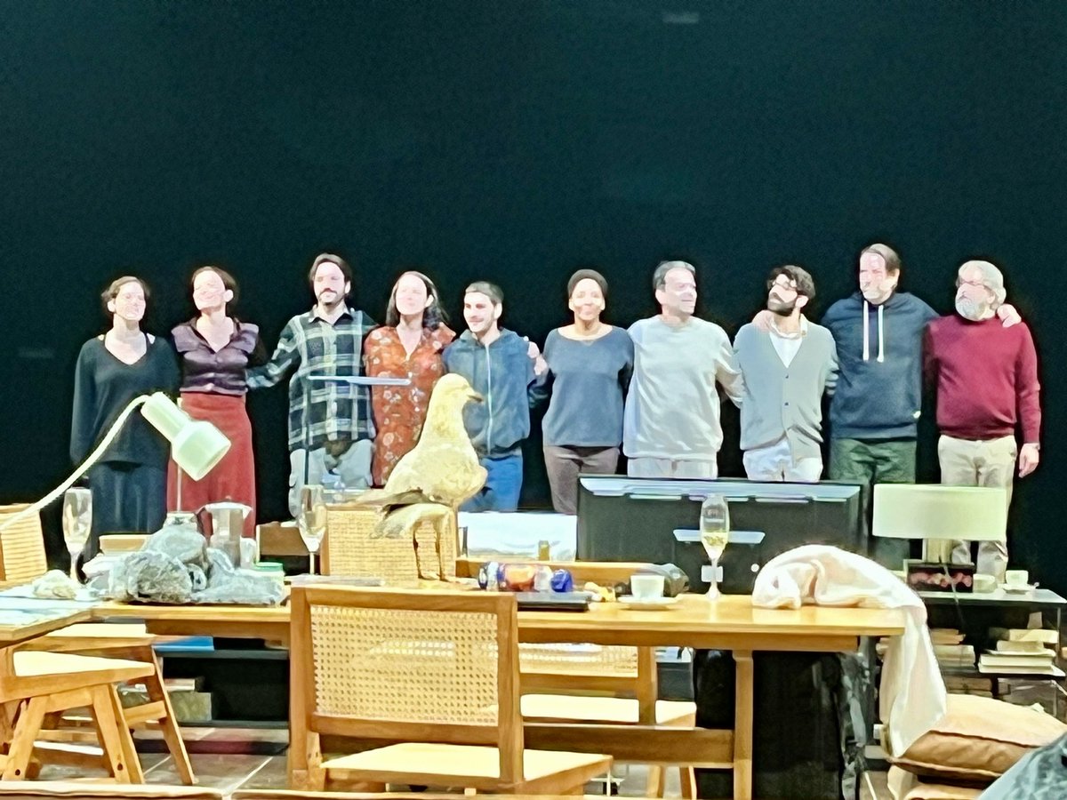 De Julio Manrique al capdavant del nou <a href="/teatrelliure/">Teatre Lliure</a> ho esperàvem tot. I ens ho ha donat! Gràcies per aquesta #lagavina de Txèkhov actualitzat.