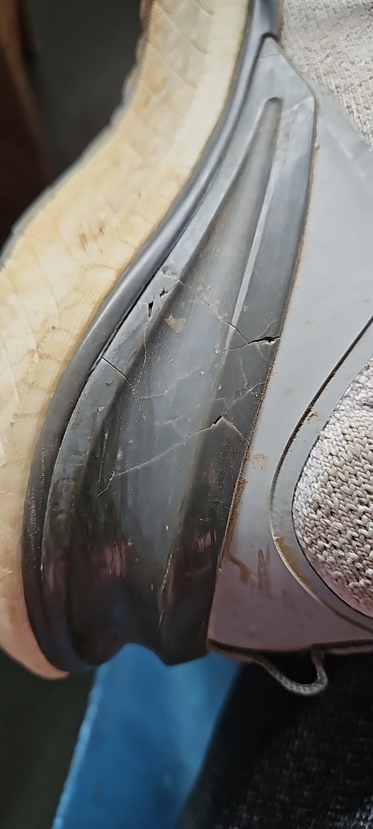 mahesapn's tweet photo. @XiaomiIndia 
Here attached some photos of Xiaomi shoes,within 3 months of usage shoes cracked and customer care doesn't responding 
Please help me https://t.co/lgqMUfIDXP