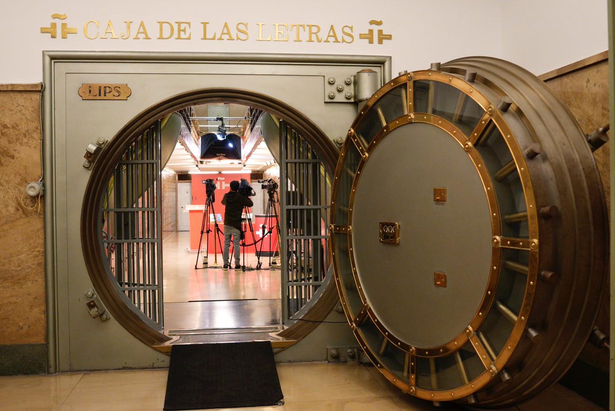 InstCervantes's tweet photo. 📢 Todo listo en nuestra #CajadelasLetras para recibir el legado de la #RevistaTuria, con motivo de su 40.º 🎂.
Una publicación que tiene el fomento de la lectura como una de sus señas de identidad y que, en su trayectoria, ha contado con la colaboración de más de 1.000 autores. https://t.co/pFMVVeoQFc