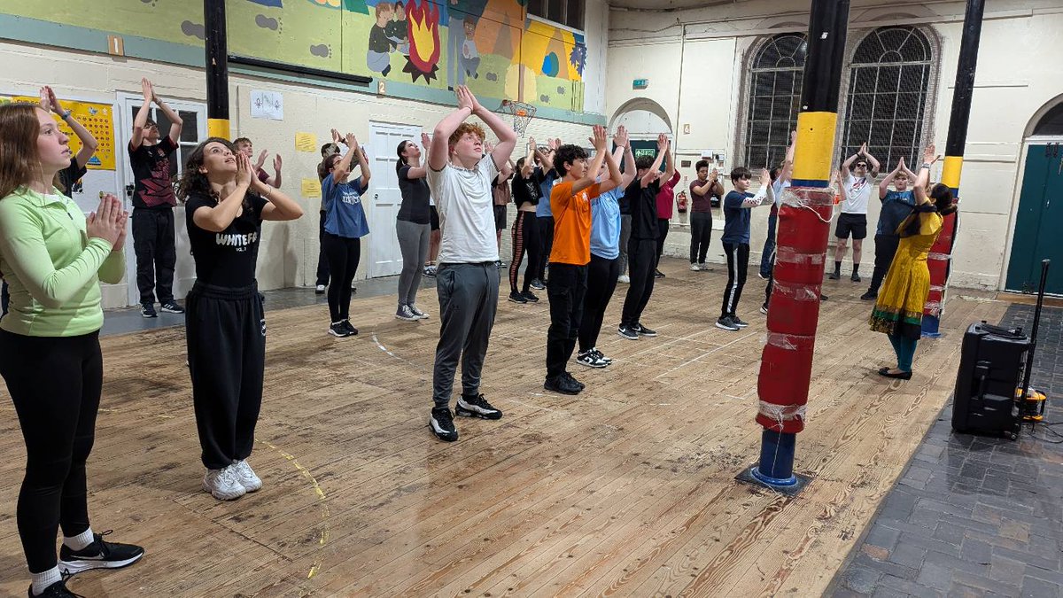 🪔 H AP P Y 🪷 N A V R A T R I 🎇

🌸 So many students! 😍 Ri Ri's Dance Academy had an absolute blast celebrating Navratri with @shiptonesu 🇮🇳 We hosted an electrifying Bollywood and Bhangra dance workshop! 🦚✨