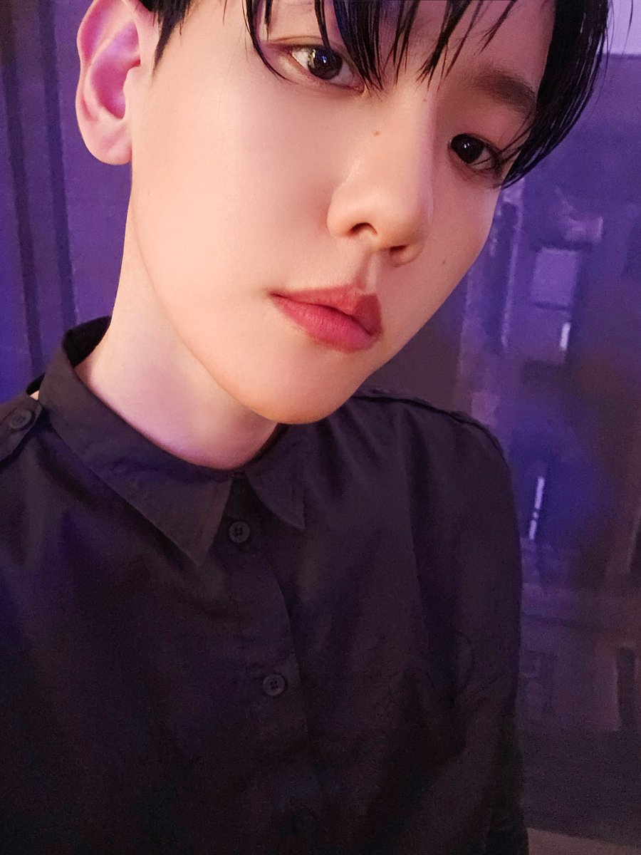 qtpiebyunbaek's tweet photo. 💜🖤 #BAEKHYUN @B_Hundred_hyun https://t.co/OPrV5CQGSU