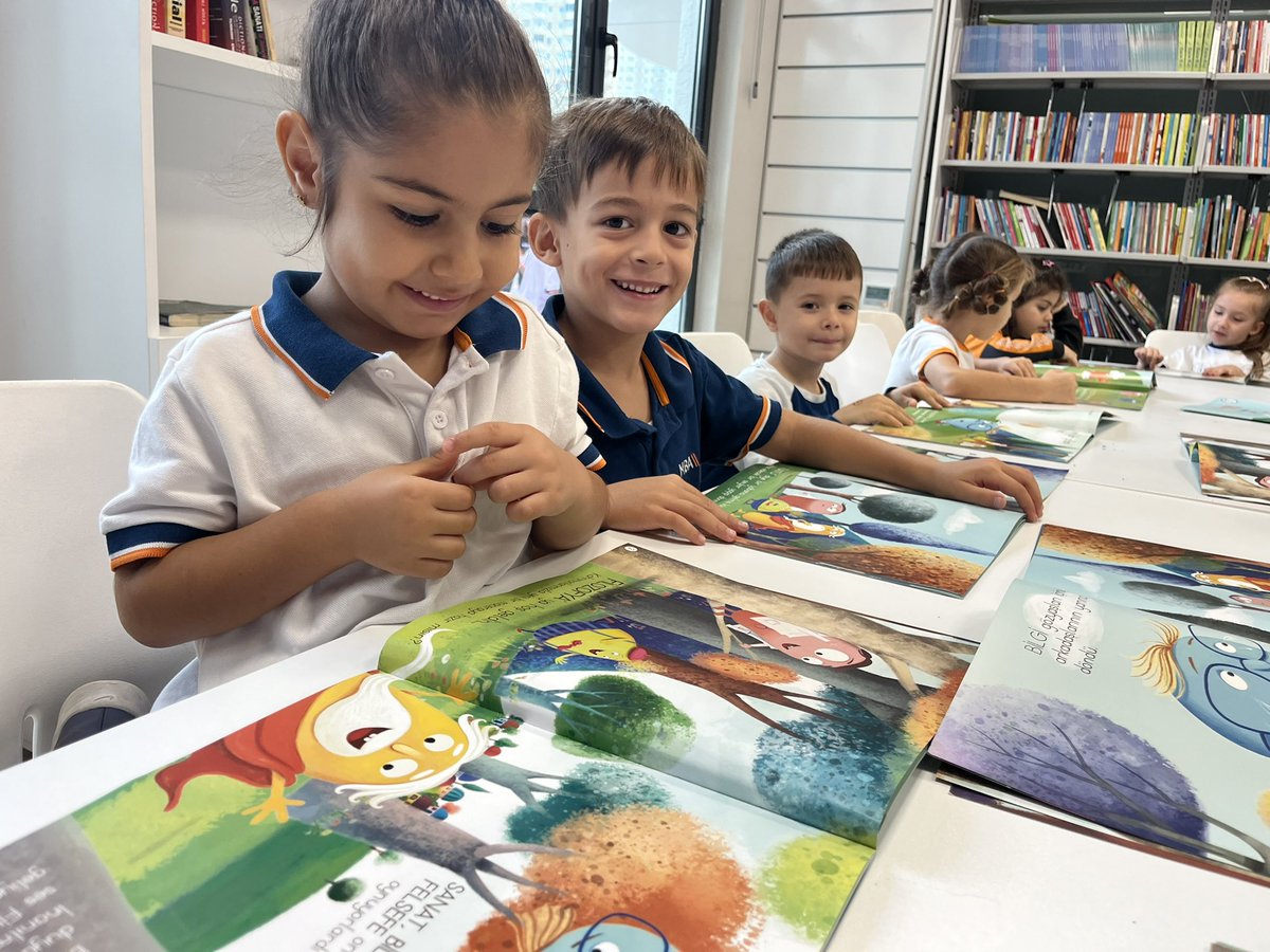 MerveSARIYILDZ's tweet photo. Kitap okuma saatimiz 📖 🥰 #P4C
@eebruoruc @FundaOZTOPRAK76 @duyguozkankilic @ozkanay_ @aligundogdu44 @ayfer_bati  @mbaokullari   @perifilo @duyguozkankilic @DeryaOzkanYavuz @ersankurall https://t.co/4u0mho65UP