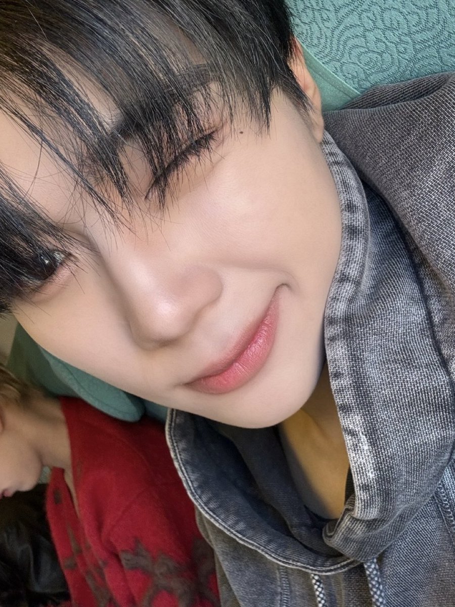 ZB1_official's tweet photo. _💌

제로즈 ! 싱가포르와 방콕까지 투어를 마쳤는데요 저희만의 콘서트로 투어를 하니까 전 세계 제로즈들의 에너지를 한 몸에 느낄 수 있어서 너무 좋았어요 한국에 돌아가서 푹 쉬고 다음 마닐라 공연에서도 멋진 모습으로 반하게 만들어 드릴게요 사랑해요 락나캅 💙

#PARKGUNWOOK #박건욱
#ZEROBASEONE #ZB1 #제로베이스원