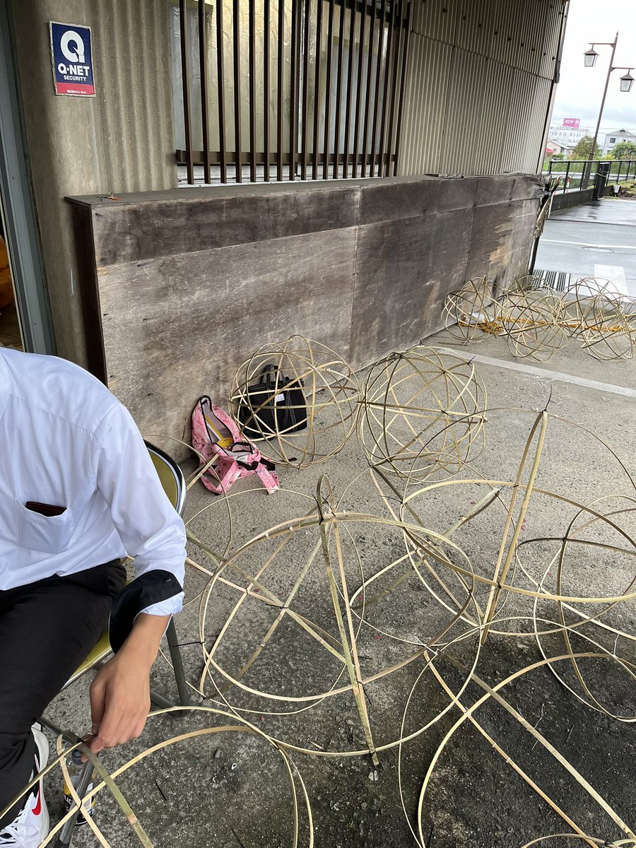 ooasomirai's tweet image. 竹あかりづくりしましたよー！！
今月の27日に大津よかとこ上井出竹あかりが開催されます！！上井出川を飾る竹あかりは幻想的みたいですよ！ぜひ見に来てください✨

#大津よかとこ #大津よかとこ上井出竹あかり #竹あかり #大津町 #不登校支援 #フリースクール #おおあそ未来の杜 #阿蘇市 #熊本県