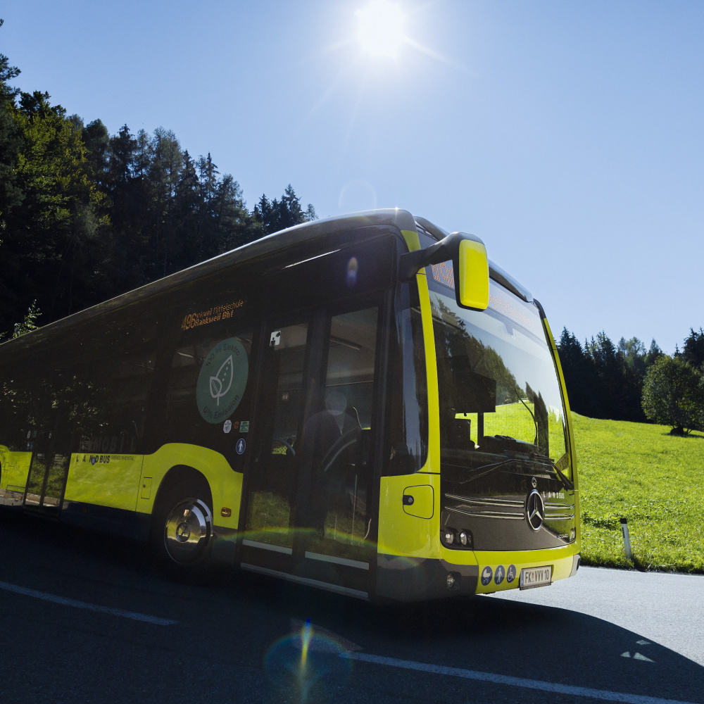 🔋 Vorarlberg setzt auf E-Mobilität! 🚍
Mit 26 E-Bussen bereits im Einsatz und 13 weiteren bis Jahresende wächst die Flotte kontinuierlich. Bis 2025 sollen insgesamt 130 emissionsfreie E-Busse auf den Straßen sein. 
Mehr dazu unter: vmobil.at/ueber-vmobil/p…
(c) VVV/matakstudios