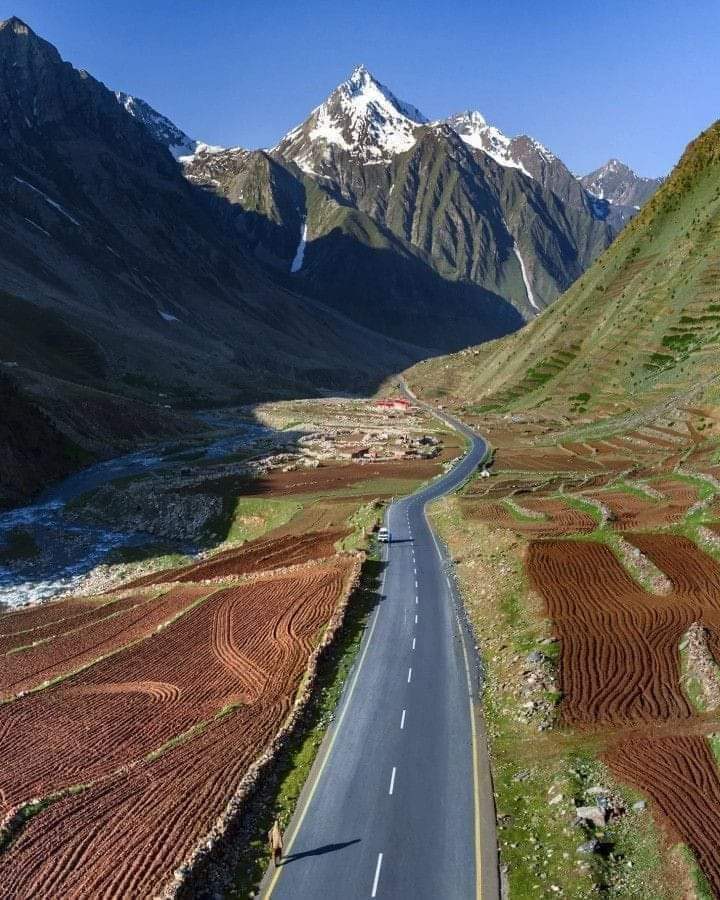 PakistanJannatt's tweet photo. ٹائیگر پیک کاغان ویلی انتہائی خوبصورت نظارہ 🇵🇰 https://t.co/UOqEq0DgcT