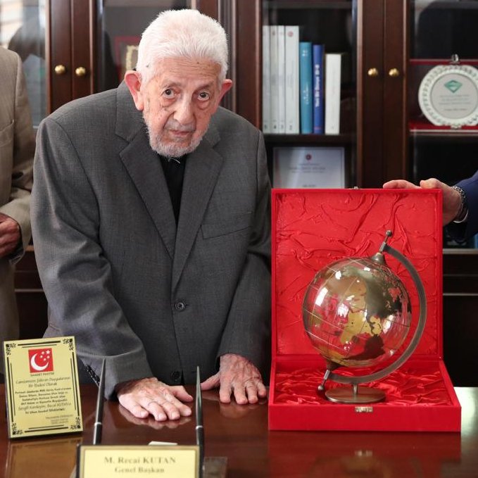 Saadet Partisi Kurucu Genel Başkanı Recai Kutan, 94 yaşında hayatını kaybetti.