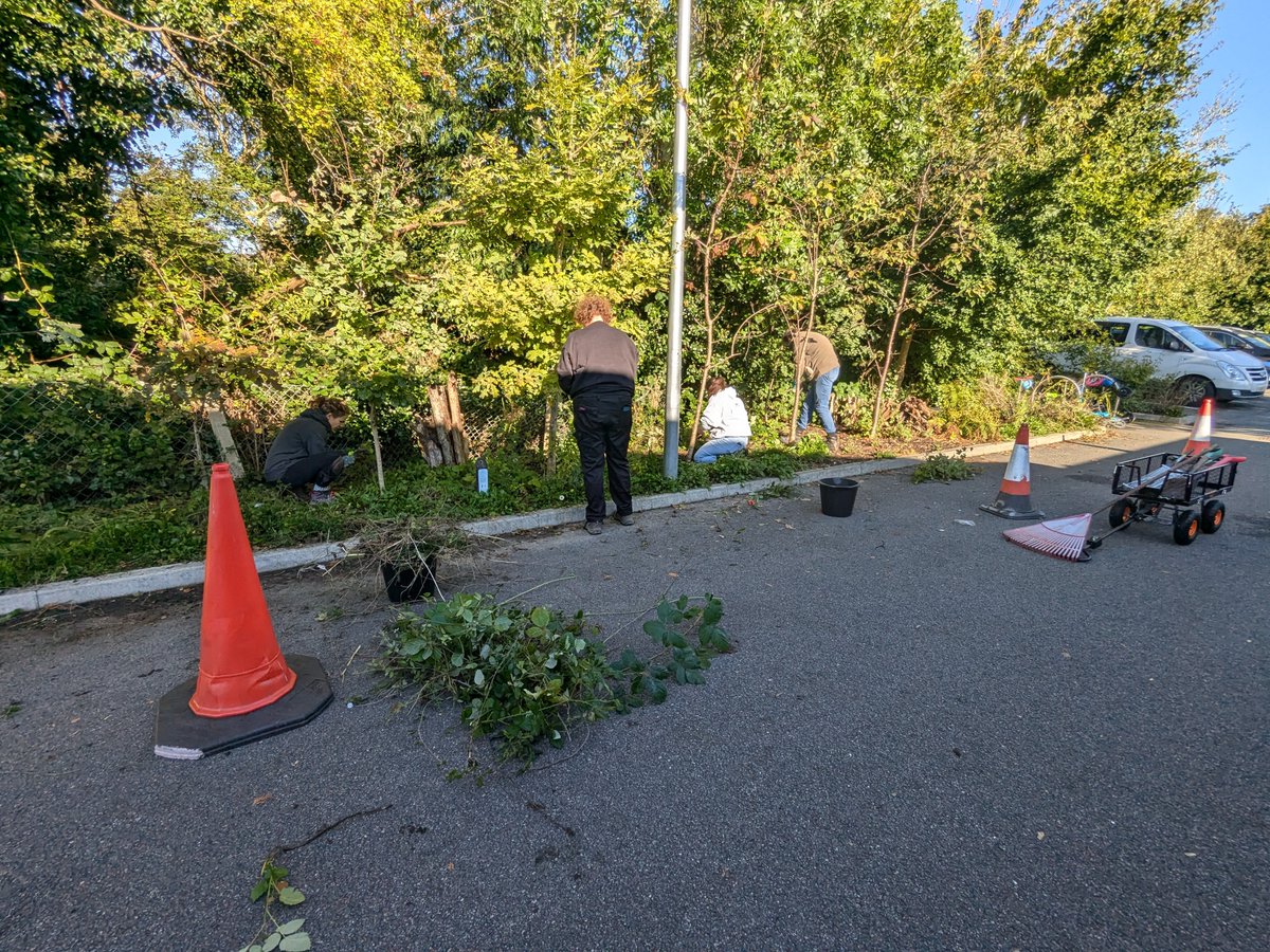 Our "Wilder School Team" worked on one of our wildlife corridors. They removed bramble shoots, maple saplings &amp; dead plants to ready the area for the spring. 
#WilderSchool #HampshireSchools #TeamWilder #outdoorlearning #pollinatorfriendly #hedgehogs #wildlifecorridors