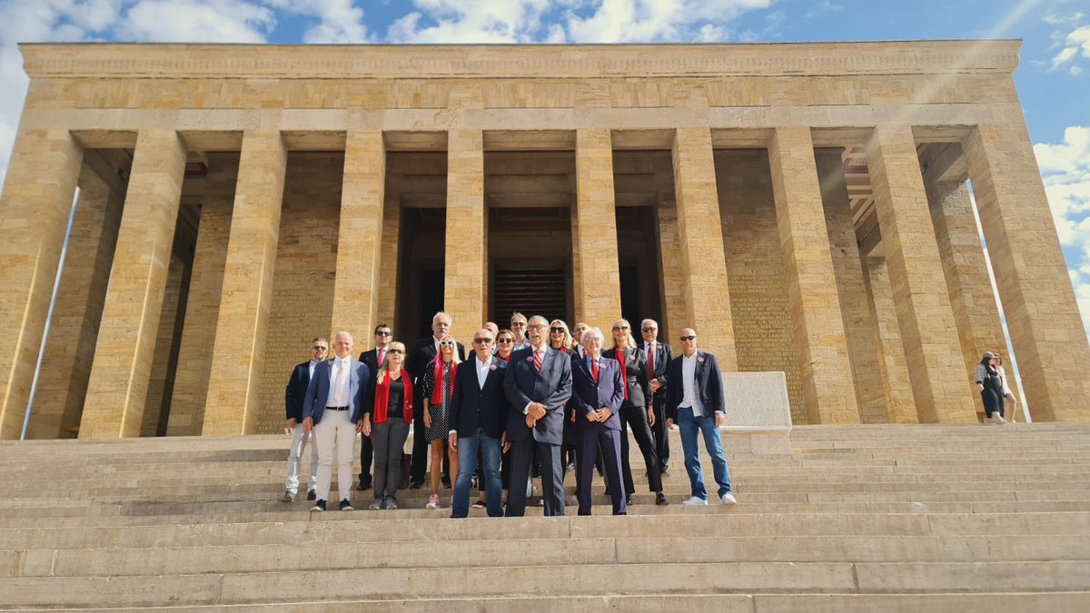 efeaydan_13's tweet photo. TBF Başkan Adayımız Efe Aydan ve ekibi Cumhuriyetimizin kurucusu Ulu Önder Atatürk’e minnet ve saygılarını sunmak için Anıtkabir’i ziyaret etti.

Türk basketbolunun geleceğine yönelik güçlü adımlar atarken, Atamızın gösterdiği yolda ilerlemeye kararlıyız.🇹🇷 ❤ https://t.co/BQZE32g3kL