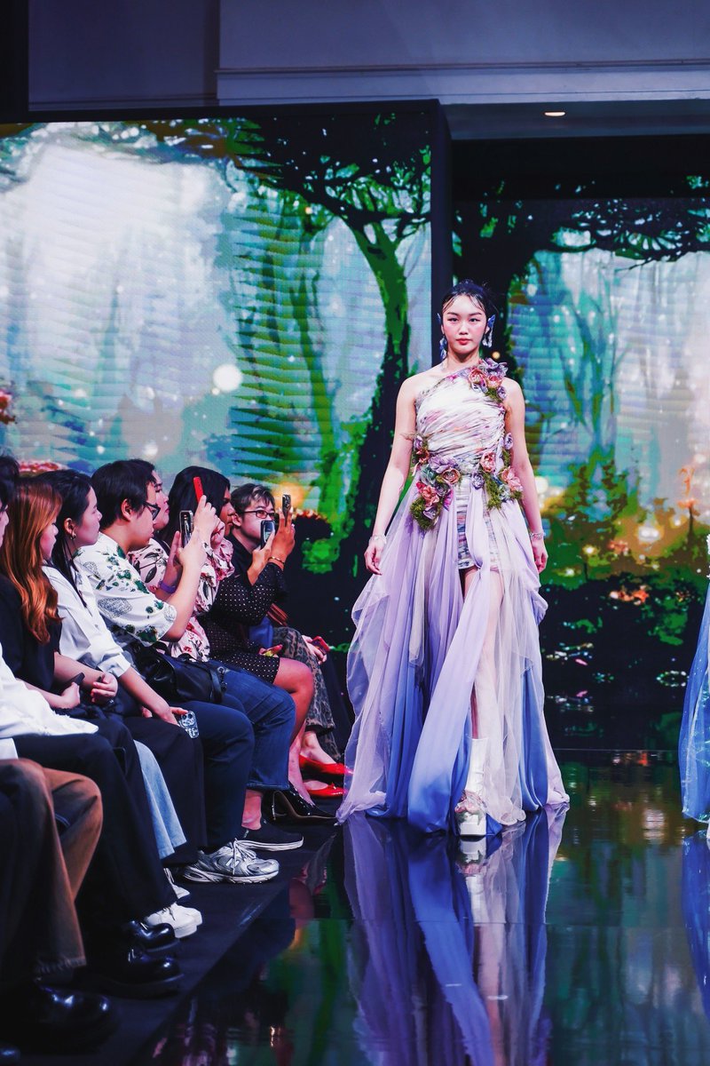 Alala_WhiteFox's tweet photo. #ALALA for #BIFW2024 , SUAN SUNADAHA RAJABHAT UNIVERSITY Show. 🔥
#ALALAWhitefox
#SIAMCENTERBIFW2024
#SIAMCENTERBIFW2024xALALA
#VISIONARYSTAGE
#FRIENDOFSIAMCENTER https://t.co/YFQhrMFRqL