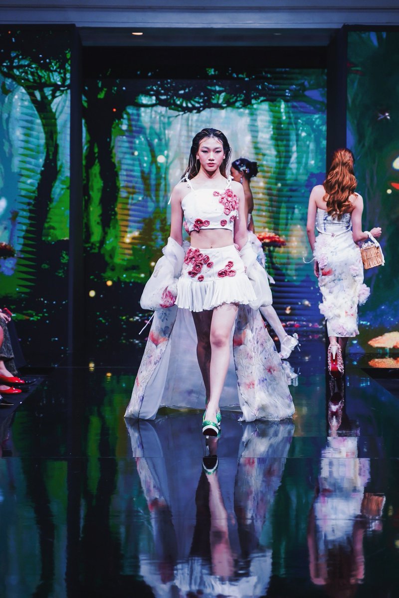 Alala_WhiteFox's tweet photo. #ALALA for #BIFW2024 , SUAN SUNADAHA RAJABHAT UNIVERSITY Show. 🔥
#ALALAWhitefox
#SIAMCENTERBIFW2024
#SIAMCENTERBIFW2024xALALA
#VISIONARYSTAGE
#FRIENDOFSIAMCENTER https://t.co/YFQhrMFRqL