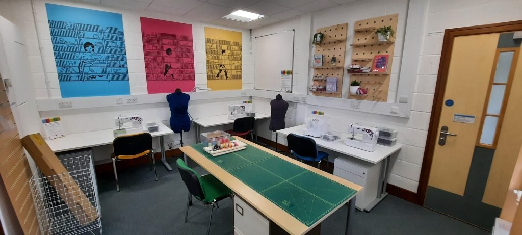 OrkneyLibrary's tweet image. It&apos;s #GreenLibrariesWeek and libraries have ALWAYS been environmentally friendly by SHARING resources for FREE. 

Along with books we lend music, films, jigsaws, dressing up clothes, birdwatching &amp;amp; games kits, and we have a Lend &amp;amp; Mend Hub. AND we&apos;ve more things to come...♻️🌍