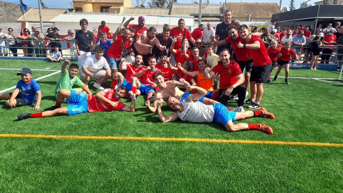 rfef_293483's tweet photo. ⭐GRUPO 4⭐

🔹Xerez CD y Linares Deportivo pese a sus derrotas siguen liderando el grupo.👍

🔹UCAM Murcia y Deportiva Minera bien colocados con 11 ptos.✅

🔹La igualdad del grupo destaca en estas 6 primeras jornadas.✍️

🔹CF Villanovense y Cádiz Mirandilla siguen sin ganar.🫣 https://t.co/7VgrebXN7s