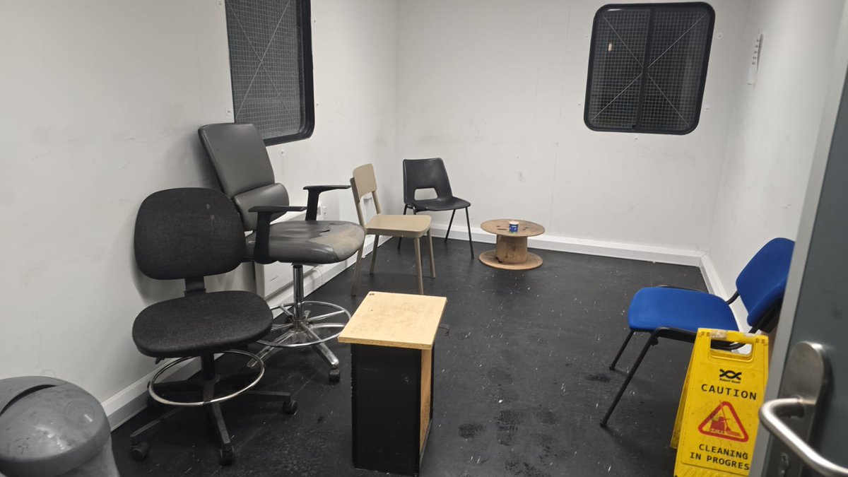 su_chant's tweet photo. @sainsbury's Emersons Green.  This tiny portacabin is the HGV driver waiting room.  No heating, the roof leaks, not even a TV to watch.  Drivers delivering/collecting from the facility are expected to lock up their cab, hand over the keys and wait in this hovel for several hours https://t.co/apvXQzhzyC