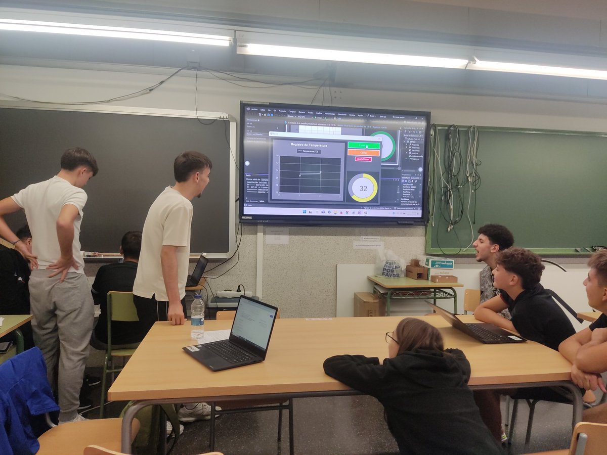 Aprendiendo a crear una HMI para visualizar los datos recogidos con una Arduino. Son unos cracks!