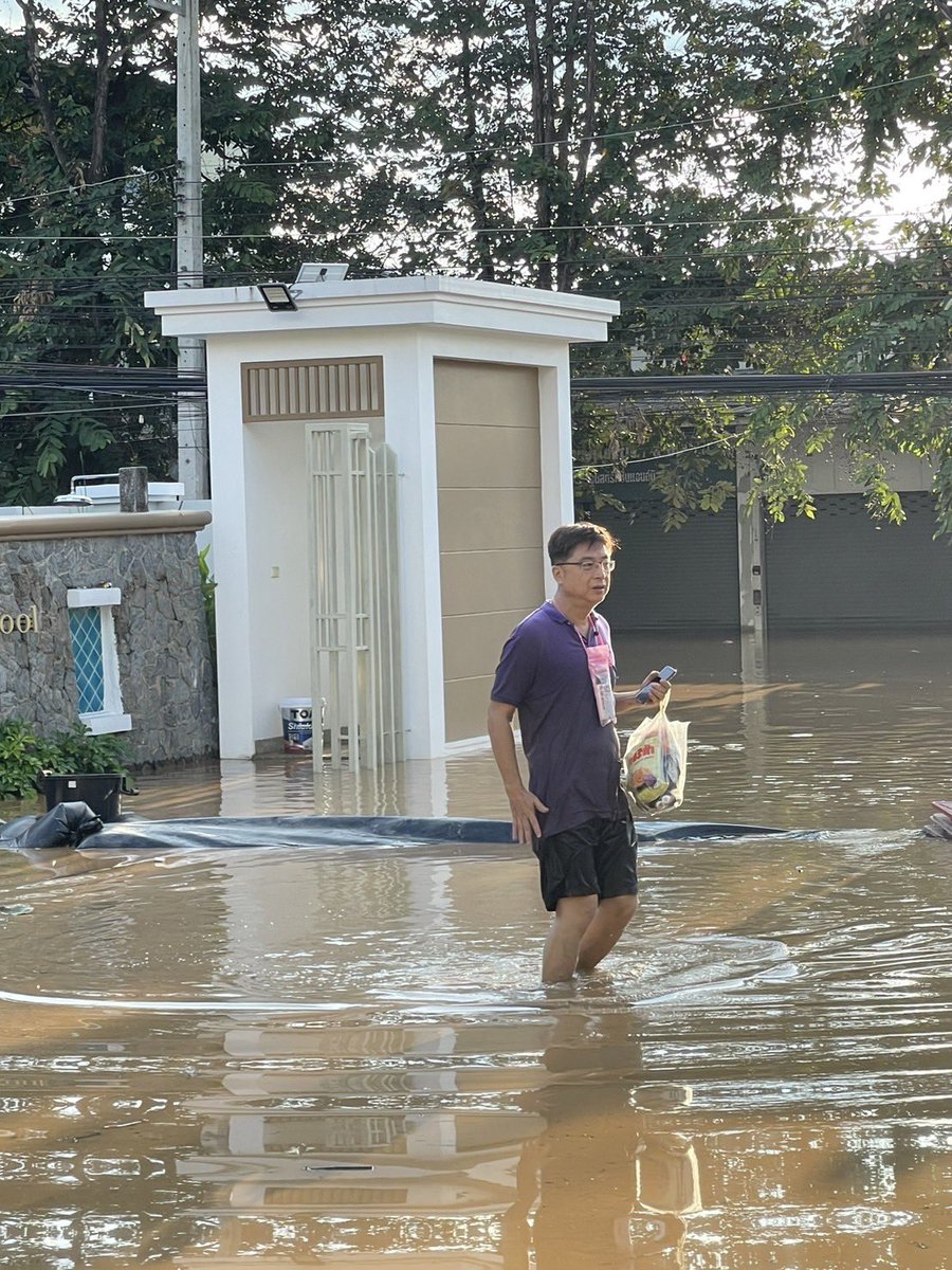 คอนเฟิร์ม พ่อกูฝ่าน้ำเท่าอกไปซื้อปาปรีก้า เบิ้ดคำสิเว่าเลย ไม่ซื้อข้าวสารมาวะ