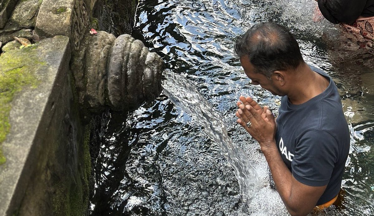 S_Chelvan's tweet photo. #Bali #WellnessTour @gadventures 

Yoga, Temples and Paddy Fields

From my first Yoga lesson, visiting the Mountain temple, and immersing myself in the temple waters  🙏🏾 https://t.co/d7nYrrIiPP