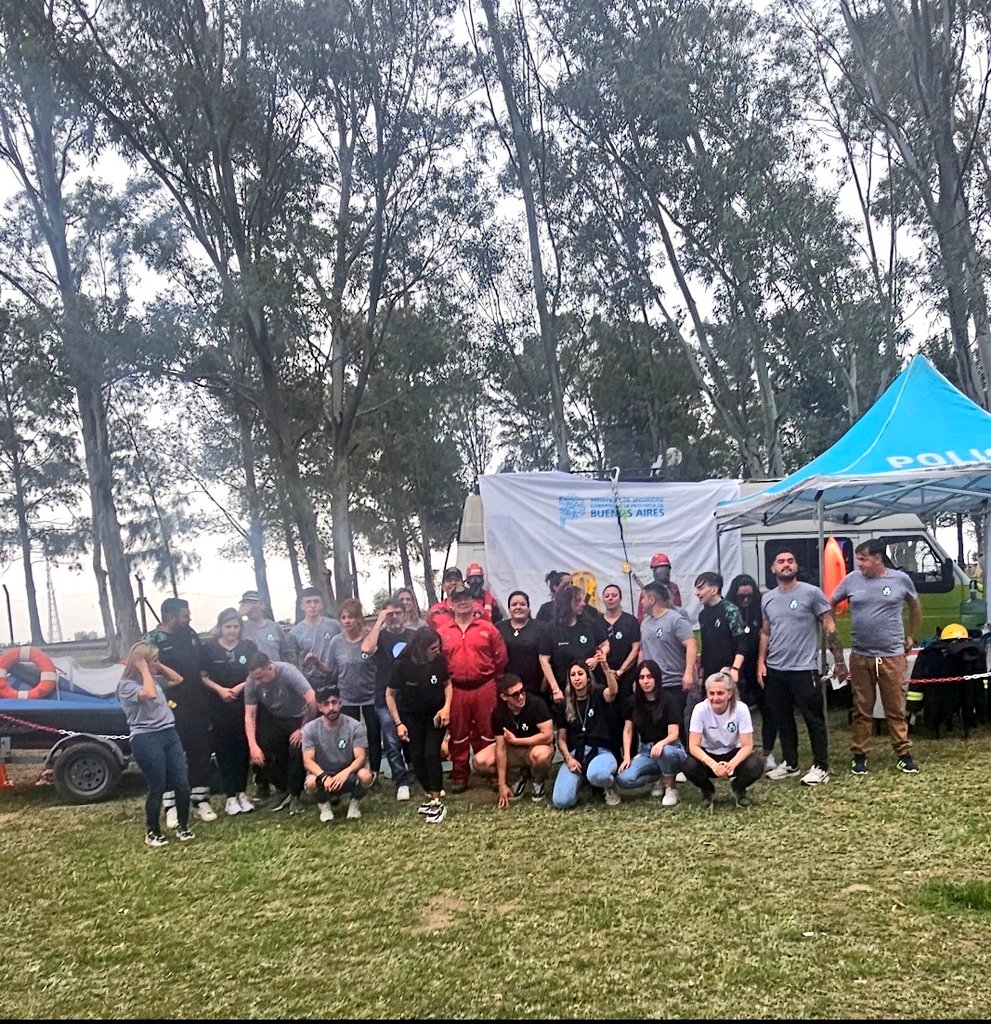radiogremial99's tweet photo. Un hermoso evento para la familia el dia #Domingo ! #Musica #juegos #inflables #disfraz y muchos mas https://t.co/4WUIMr5iAP