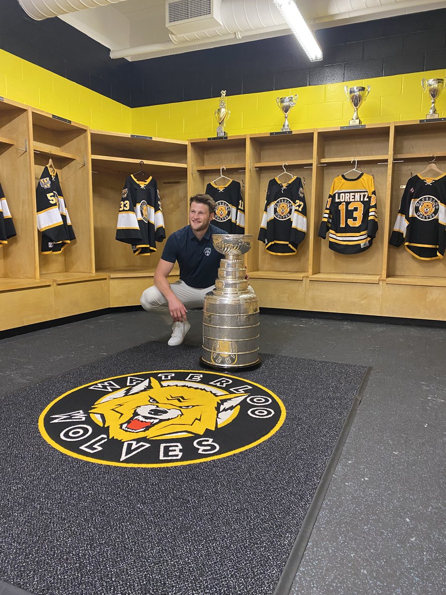 Everyone needs a little motivation on Monday, so here's ours! 

This year, Wolves alum Steven Lorentz won the Stanley Cup and brought it back to Waterloo to share with the Wolves. 

It showed everyone that it's possible to achieve your dreams when you put your mind to it!🏆