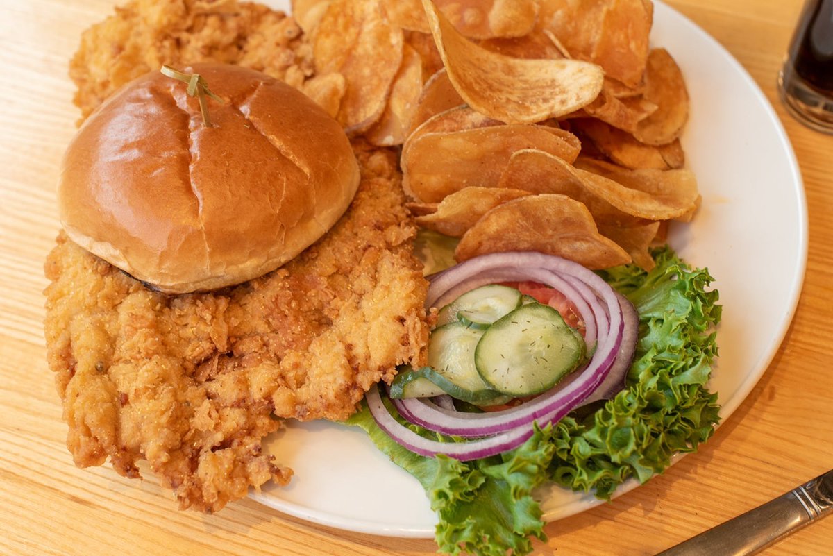 Who serves your favorite Breaded Pork Tenderloin? Visit 2 of the restaurants on the 𝗧𝗲𝗻𝗱𝗲𝗿𝗹𝗼𝗶𝗻 𝗟𝗼𝘃𝗲𝗿𝘀 𝗧𝗿𝗮𝗶𝗹 this month to earn a limited edition "sandwich saver" through the Indiana Culinary Trails Passport! 🔗 Learn more at the link in our bio.