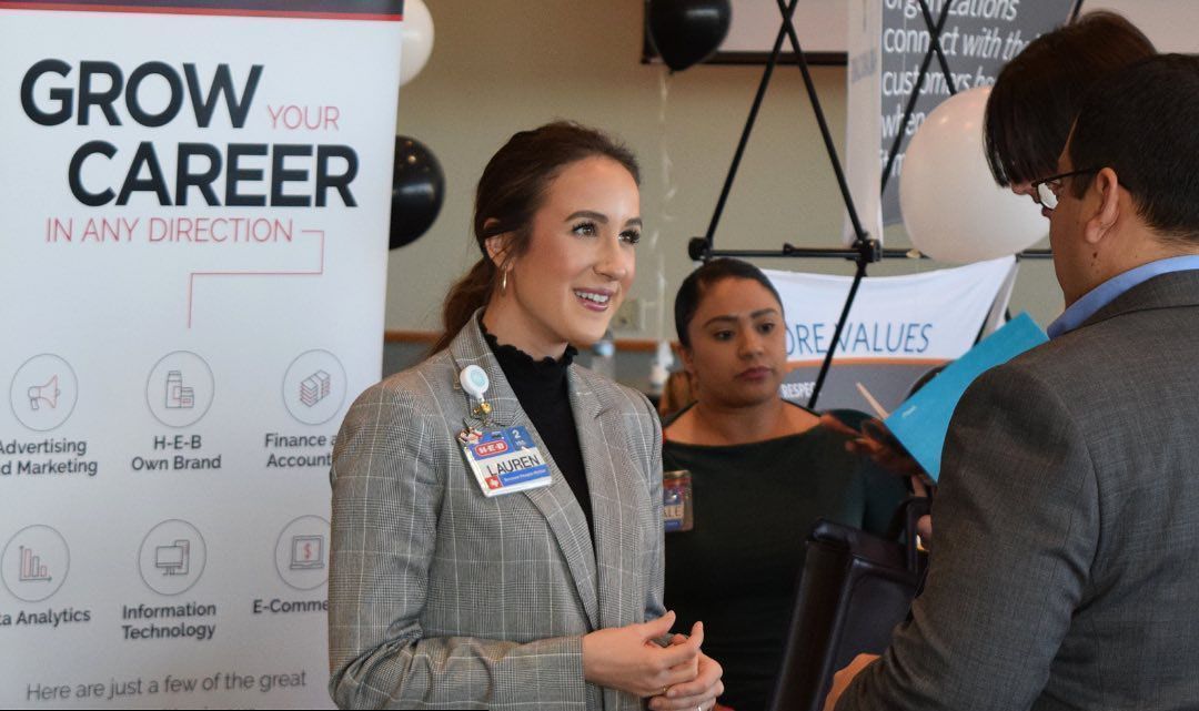 UIWbusiness's tweet photo. H-E-B School of Business and Administration is hosting Career Day with H-E-B! 💼 
Attend to learn about exciting career opportunities and connect with business alumni working at H-E-B.

🗓️: Wednesday, Oct.23, 2024
📍: SEC Ballroom
⏰: 9 - 10:15 a.m. https://t.co/AdVSgJKMTG