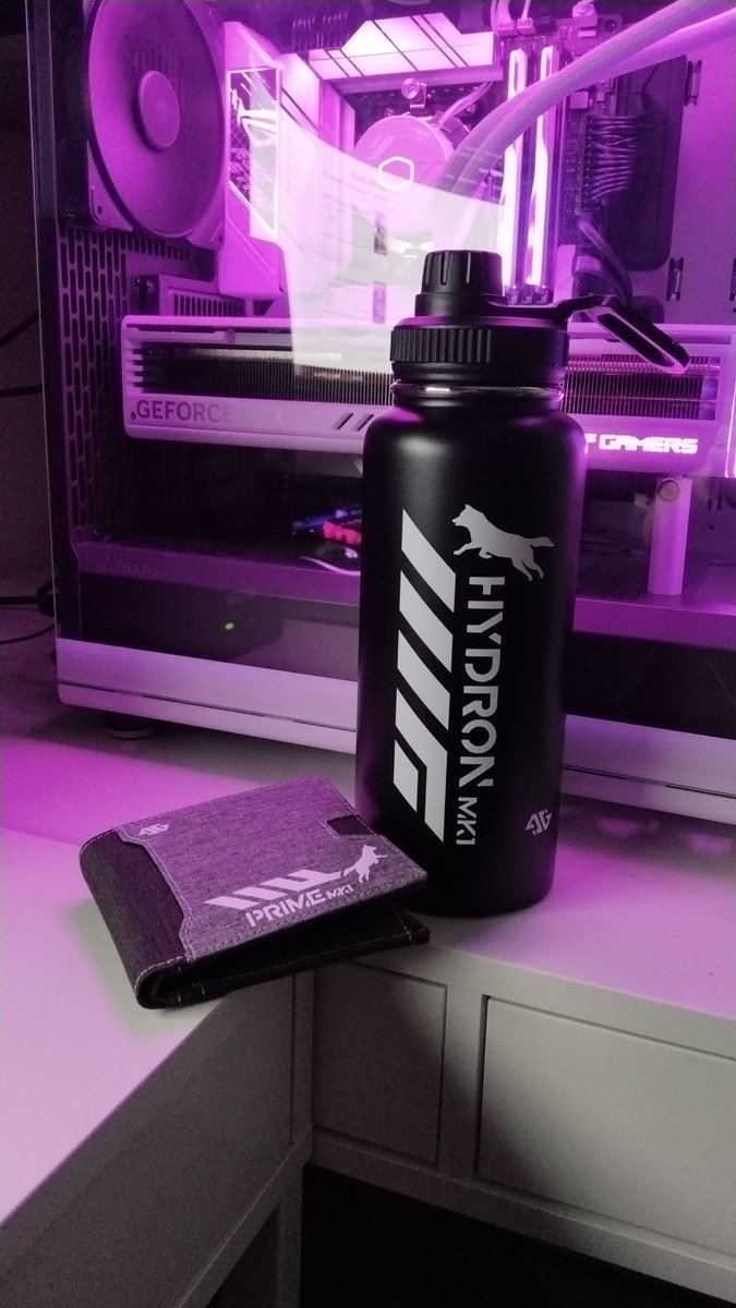 ArchyTheFox's tweet image. Got myself 2 must haves from @AwruffGear ✨