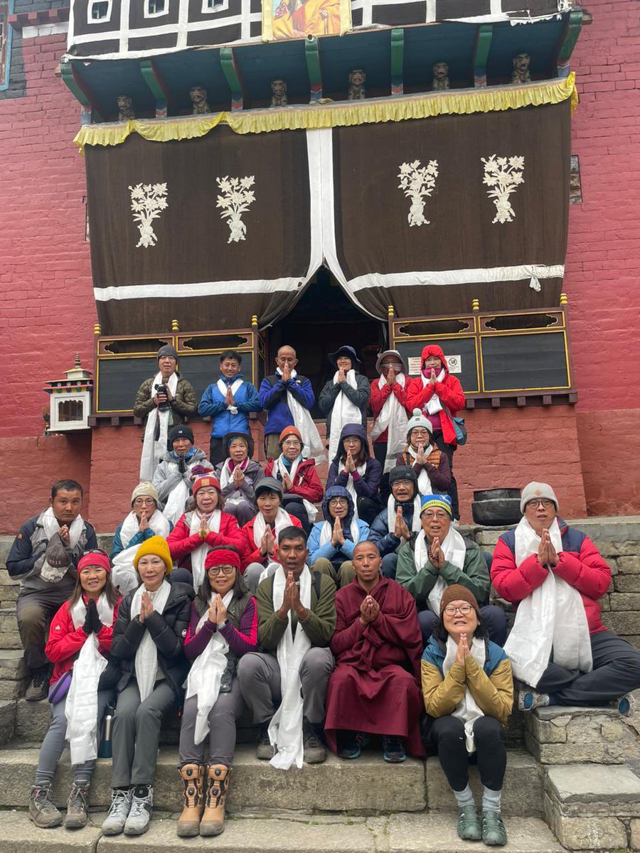 Got blessed from Lama (Monk) for the successful trip to EBC and Chola Pass 🙏
#nepalintrepidtreks #nepalintrepidtrek #nepalintrepid #trekwithnepalintrepid #ebc #EBC2024 #everestbasecamp 
nepalintrepidtreks.com/packages/evere…
