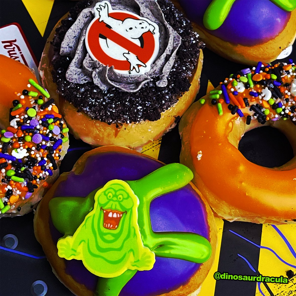 Dinosaur Dracula tweet media